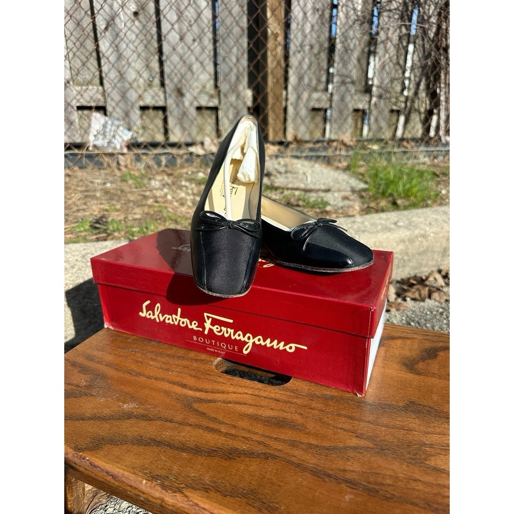 Salvatore Ferragamo Mignon Black Leather Flats Bow Size 5B